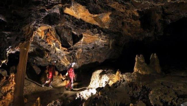 Termina experimento que confinou 15 pessoas por 40 dias em caverna