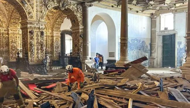 Teto de ‘igreja de ouro’ desaba e mata turista e deixa seis pessoas feridas