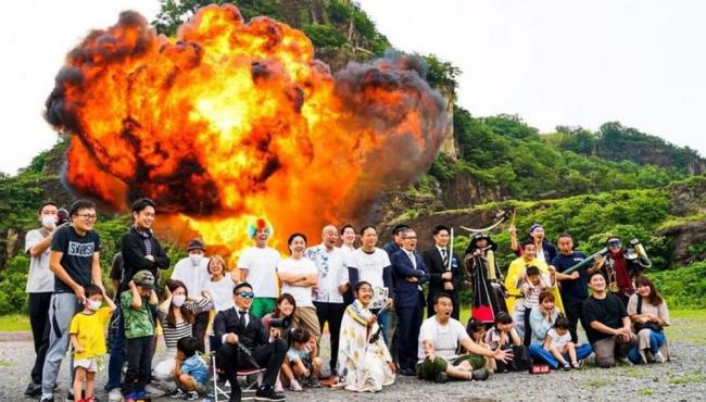 Tirar fotos com explosões? Conheça a inusitada atração turística do Japão