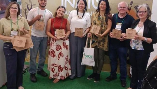 Trabalho do Incaper sobre pimenta-rosa é premiado em simpósio nacional