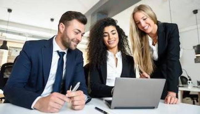 Trabalho formal cresce 19,1% desde 2023, com 10,1 milhões de novos vínculos