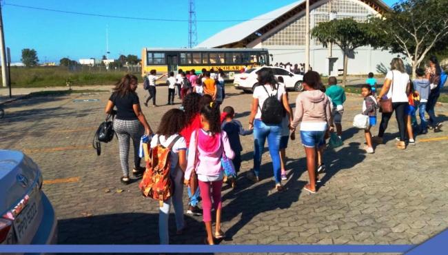 Transporte escolar volta a atender os alunos do interior, em São Mateus, no ES