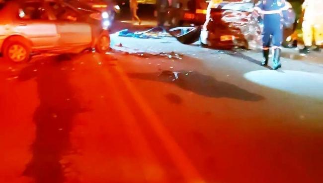 Três pessoas morrem em grave acidente de carro na BR-262 nessa sexta-feira (25)