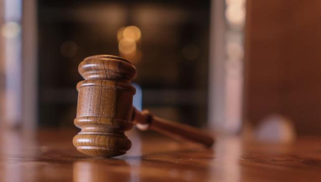 Tribunal dá razão a casal e expulsa filho de 40 anos de casa