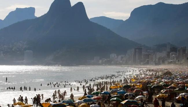 Turismo brasileiro tem faturamento recorde de R$ 185 bilhões em 2025