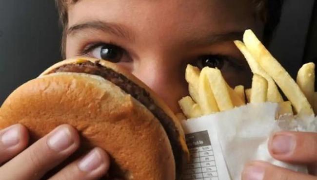Uma em cada cinco crianças e adolescentes tem sobrepeso ou obesidade