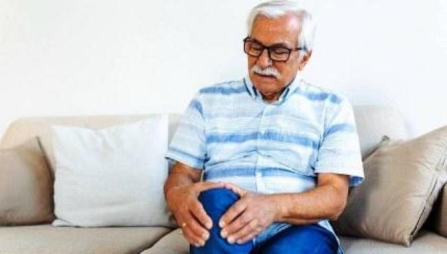 Uso de anti-inflamatórios como ibuprofeno e naproxeno podem piorar a artrite