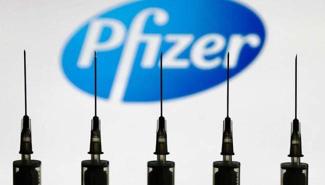 Vacina anual da Covid seria melhor que reforços, diz CEO da Pfizer