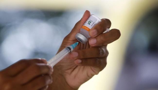 Vacina bivalente contra a Covid-19 começa a ser aplicada nesta segunda-feira (27)