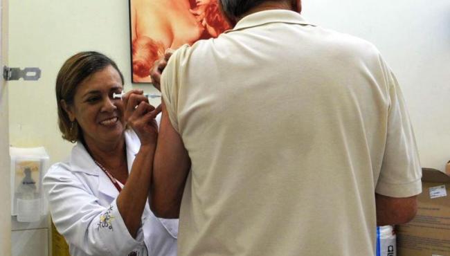 Vacinação contra a gripe começa em todo o país nesta segunda-feira (4)
