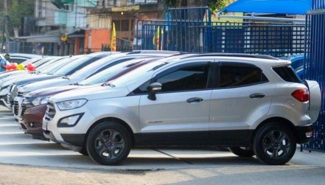 Venda de carros usados desaba e sinaliza encolhimento da economia