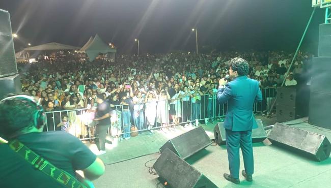 “Verão Jesus na Barra” reúne multidão em duas noites de fé na orla de Conceição da Barra, ES