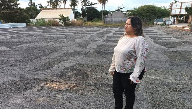 Vereadora Camila celebra início da revitalização dos campos society dos bairros Catita e Cohab I, em Conceição da Barra, ES