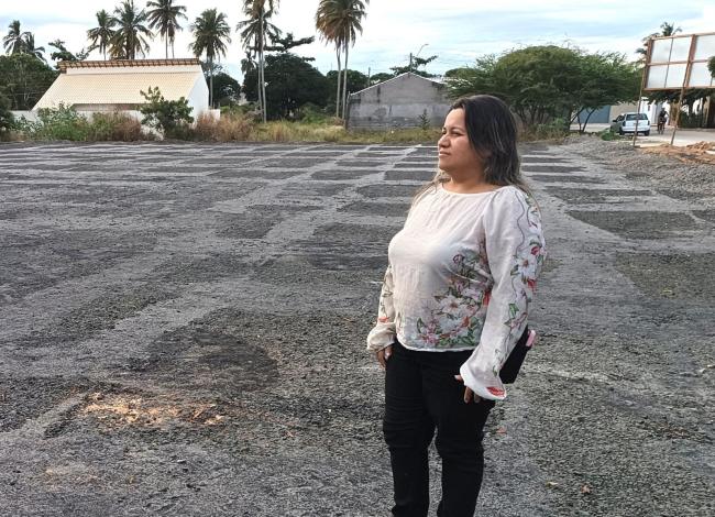 Vereadora Camila celebra início da revitalização dos campos society dos bairros Catita e Cohab I, em Conceição da Barra, ES