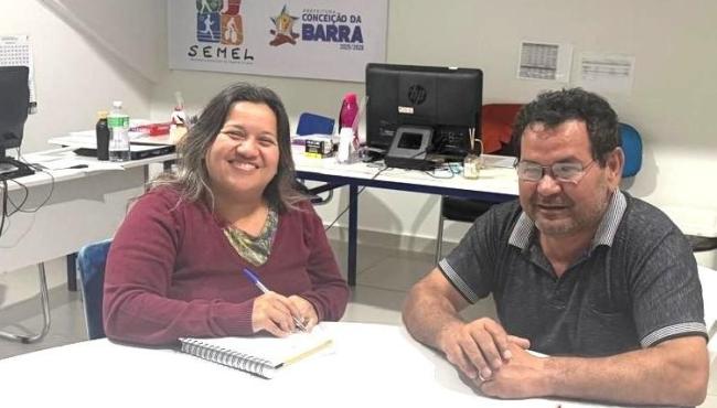 Vereadora Camila comemora início da revitalização do campo de futebol do Areal, em Conceição da Barra, no ES