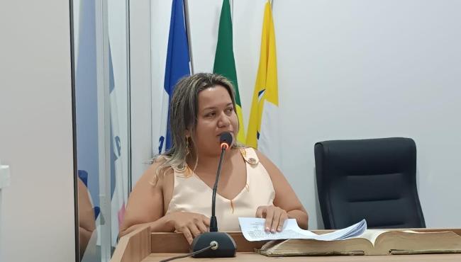 Vereadora Camila defende valorização dos servidores e propõe Abono de Natal para funcionários da Prefeitura e da Câmara de Conceição da Barra, no ES