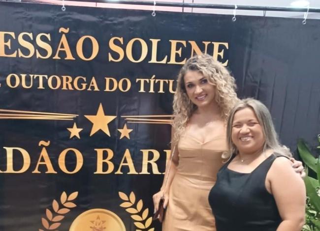 Vereadora Camila entrega Título de Cidadão Barrense a personalidades em sessão solene em Conceição da Barra, no ES