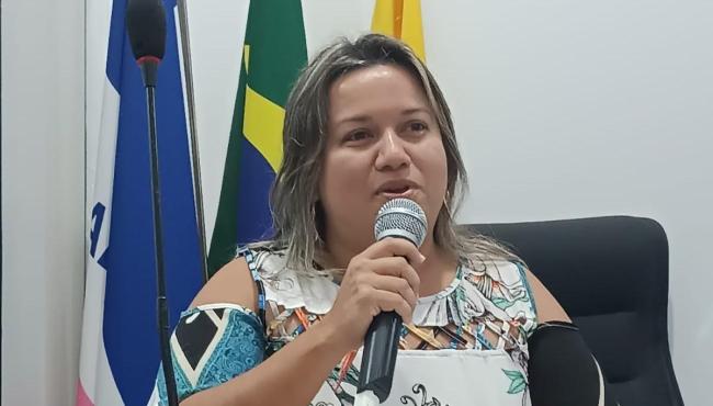 Vereadora Camila leva ao prefeito Erivan Tavares reivindicações por melhorias na iluminação pública do Bairro Areal, em Conceição da Barra, ES