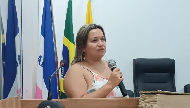 Vereadora Camila pede revitalização da Praça Adelar Xavier, no bairro Chácara Catita, em Conceição da Barra, ES