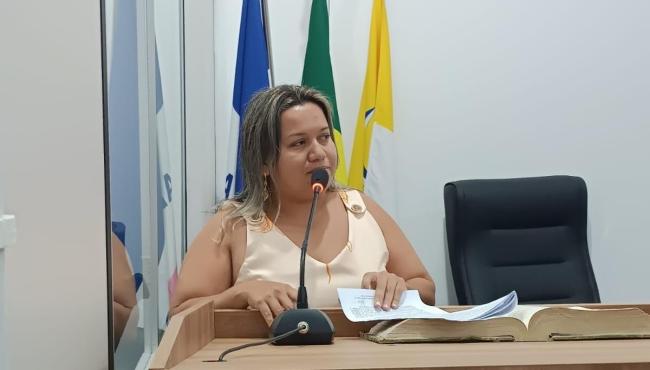 Vereadora Camila solicita poda de arbustos e limpeza dos acessos à praia na orla marítima de Conceição da Barra, ES