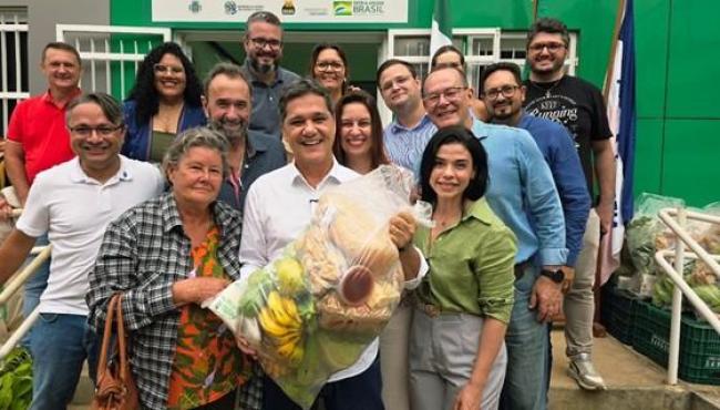 Vice-governador do ES, Ricardo Ferraço, faz entrega de cestas verdes em São Roque do Canaã