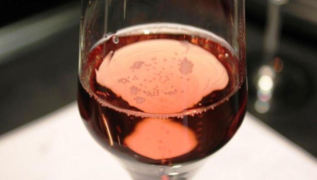 Vinho pode proteger contra Covid-19; já a cerveja tem efeito contrário, dizem cientistas
