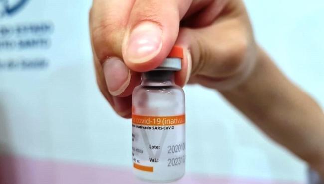 Vinte mil doses da Coronavac chegam ao Estado neste sábado (08)