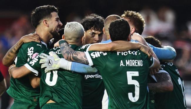 Virada e derrota do Flamengo leva Palmeiras à ponta do Brasileirão