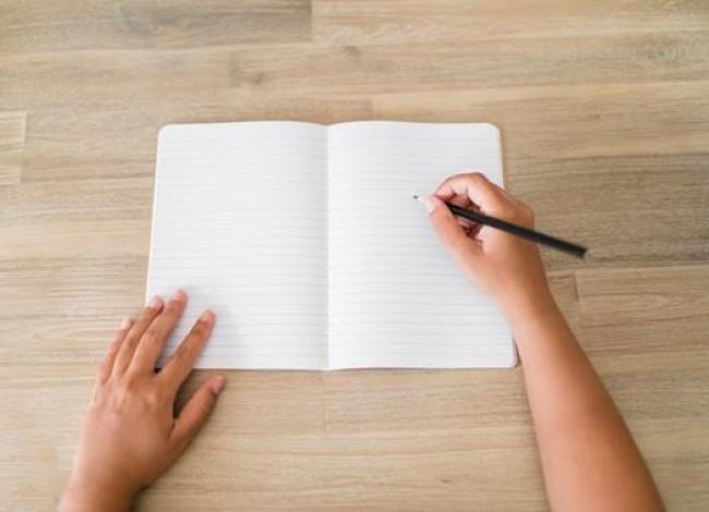 Você ainda escreve à mão? Entenda a importância desse hábito para crianças e adultos