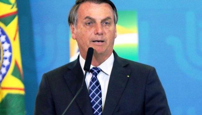 “Você não pode aplicar qualquer coisa no povo”, diz Bolsonaro sobre vacinas