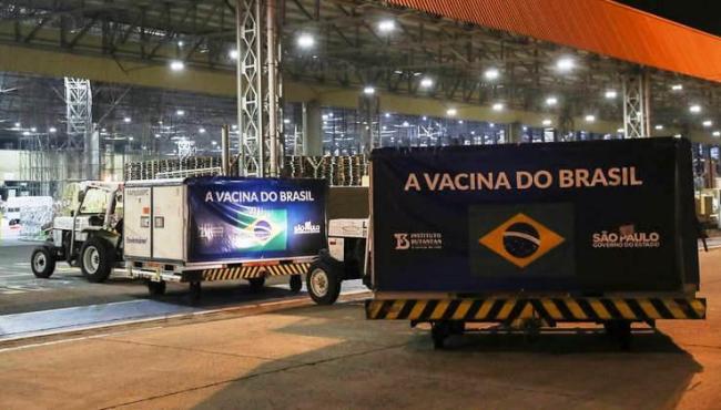 Voo com 8,7 milhões de doses da CoronaVac está a caminho de SP